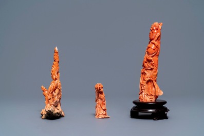Trois pi&egrave;ces en corail rouge sculpt&eacute;, Chine, 19/20&egrave;me